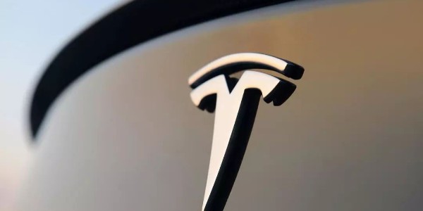 特斯拉上海Model3生产线疑似停工, 暗示改款车型将至