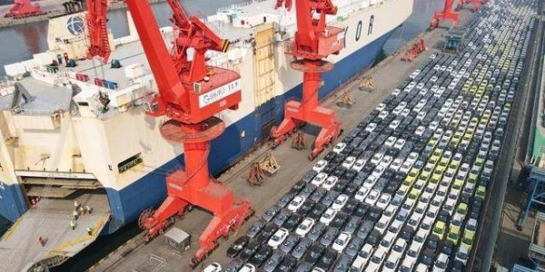 3000余辆新能源汽车从青岛大港码头出口