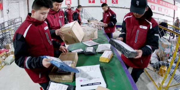 国家邮政局：11月快递业务量突破130亿件，单月增量有望超30亿件